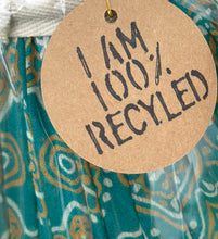 Load image into Gallery viewer, 22cm Pleated Green & Beige Sari Lampshade