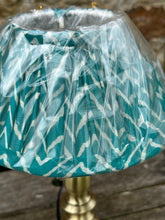 Load image into Gallery viewer, 22cm Pleated Green & White Zig-Zag Sari Pleated Lampshade