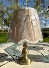 Load image into Gallery viewer, 27cm Scallop Lampshade Ivory