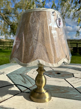 Load image into Gallery viewer, 27cm Scallop Lampshade Ivory