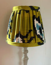Load image into Gallery viewer, 25cm Pleated Golden Ilat Silk Lampshade