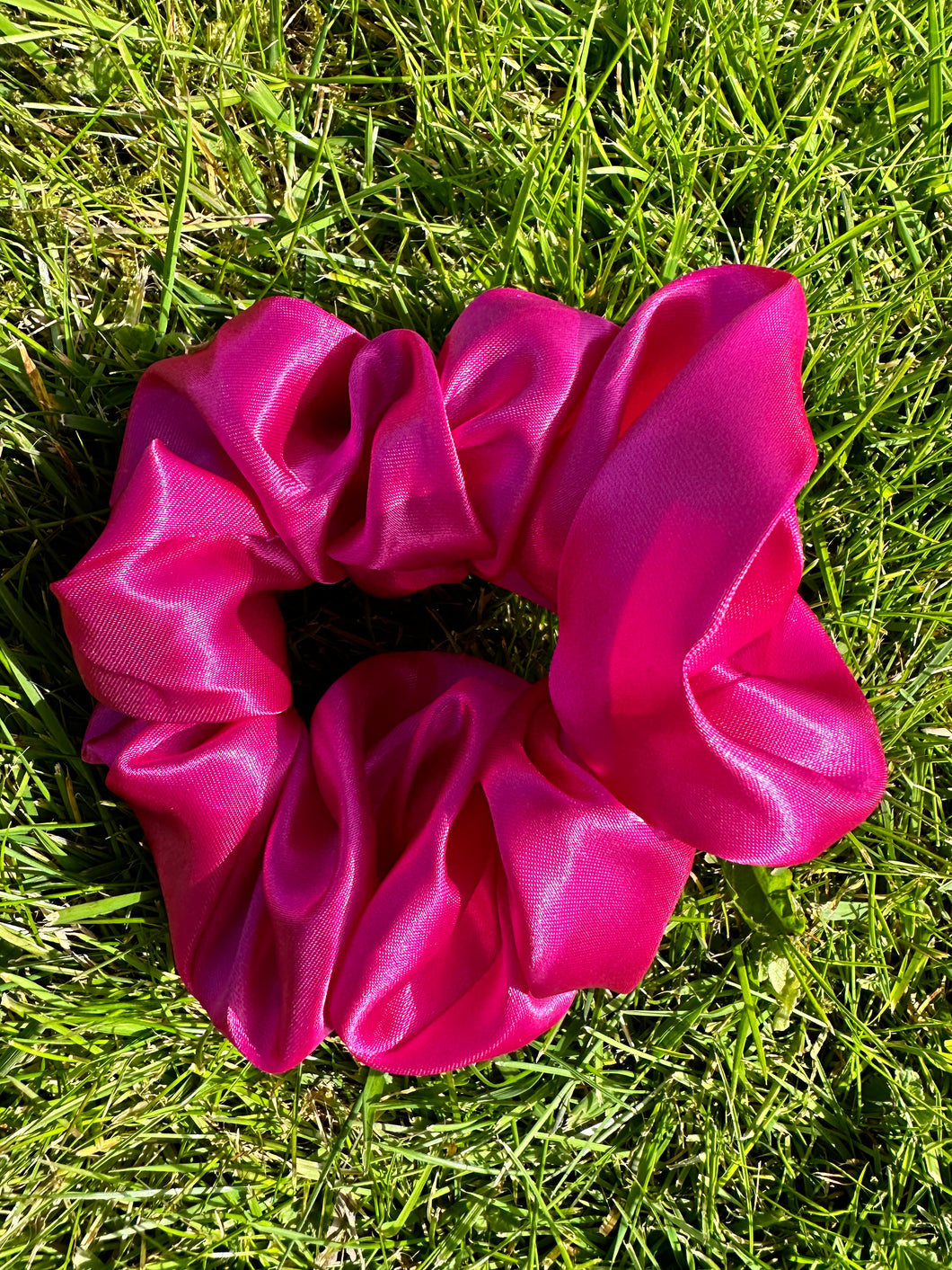 Super Satin Scrunchy - Hot Pink