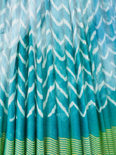 Load image into Gallery viewer, 57cm Green &amp; White Zig- Zag Sari Pleated Lampshade
