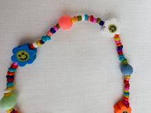 Load image into Gallery viewer, Beaded Bracelet - Happy Flowers 😄🌸
