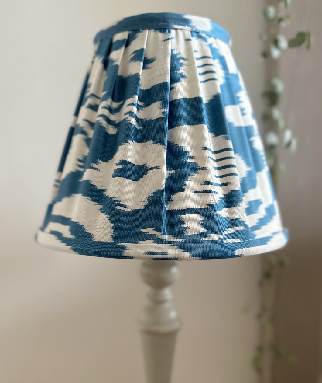 24cm Pleated Blue & White Ikat Silk Lampshade
