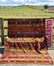 Load image into Gallery viewer, Extra Large Kilim Rug - Handwoven 300cm x 180cm
