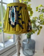 Load image into Gallery viewer, 25cm Pleated Golden Ilat Silk Lampshade
